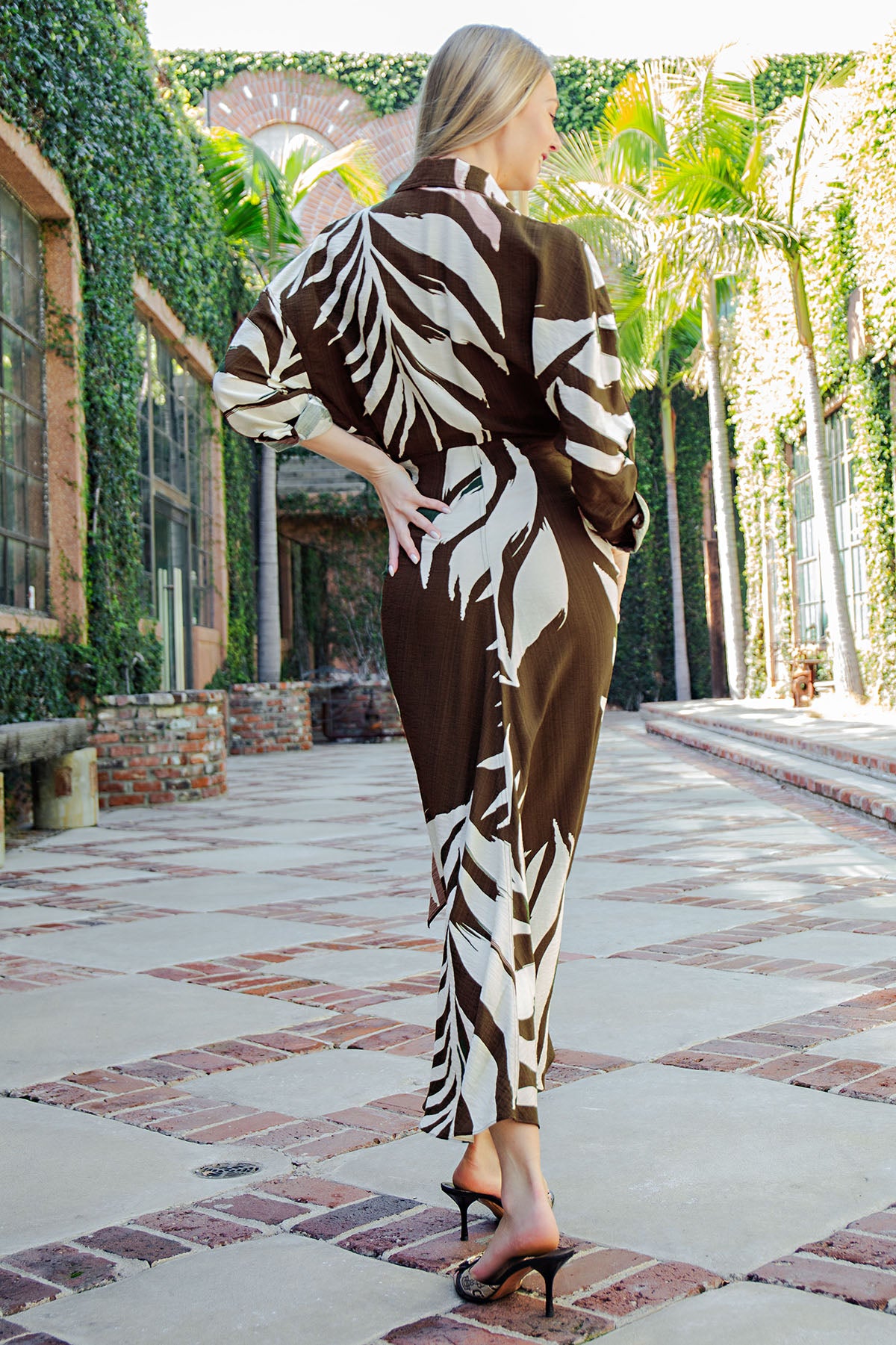 TROPICAL PALM BELTED SSHIRT MIDI DRESS