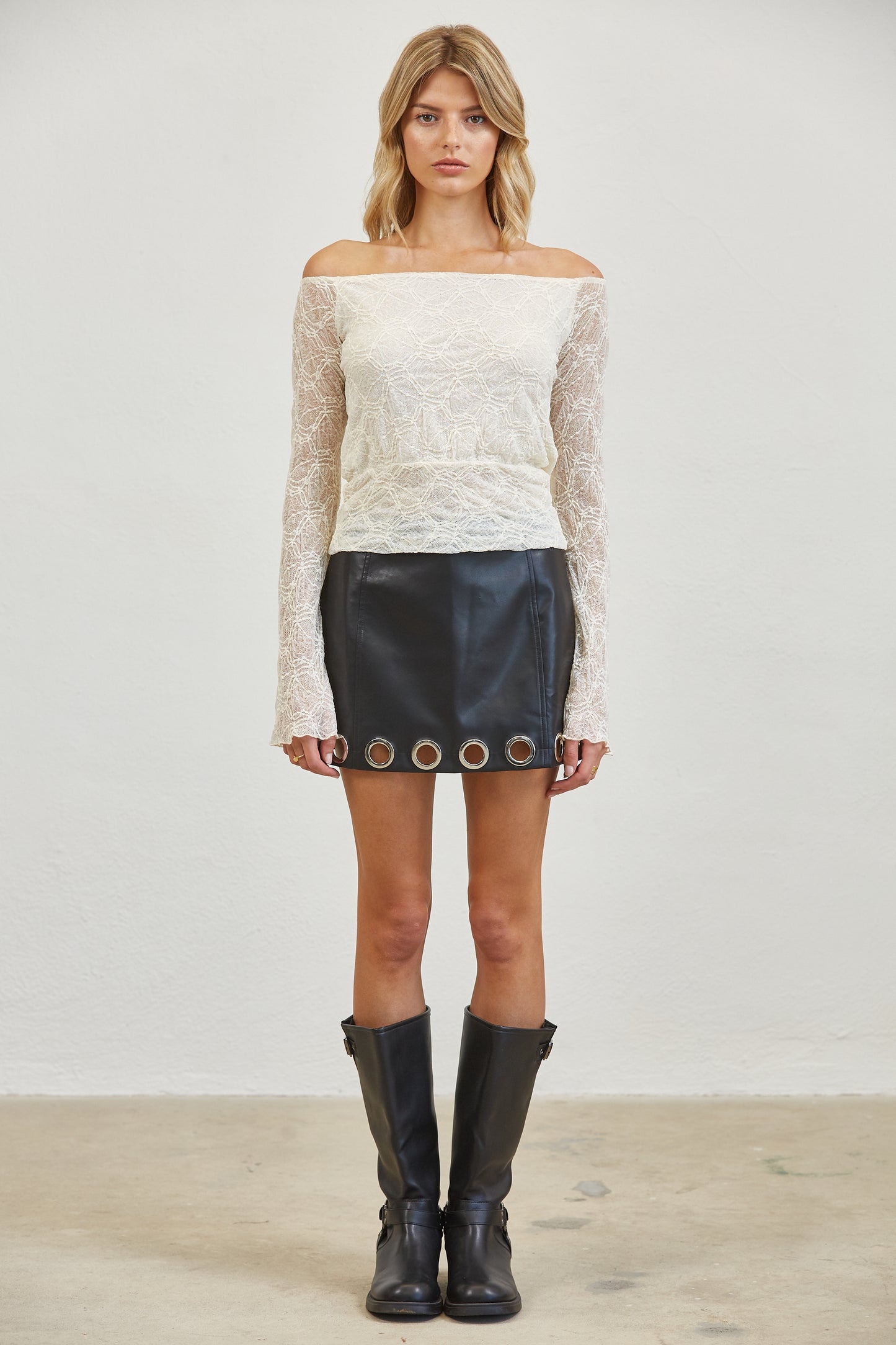 PU GROMMET TRIM MINI SKIRT