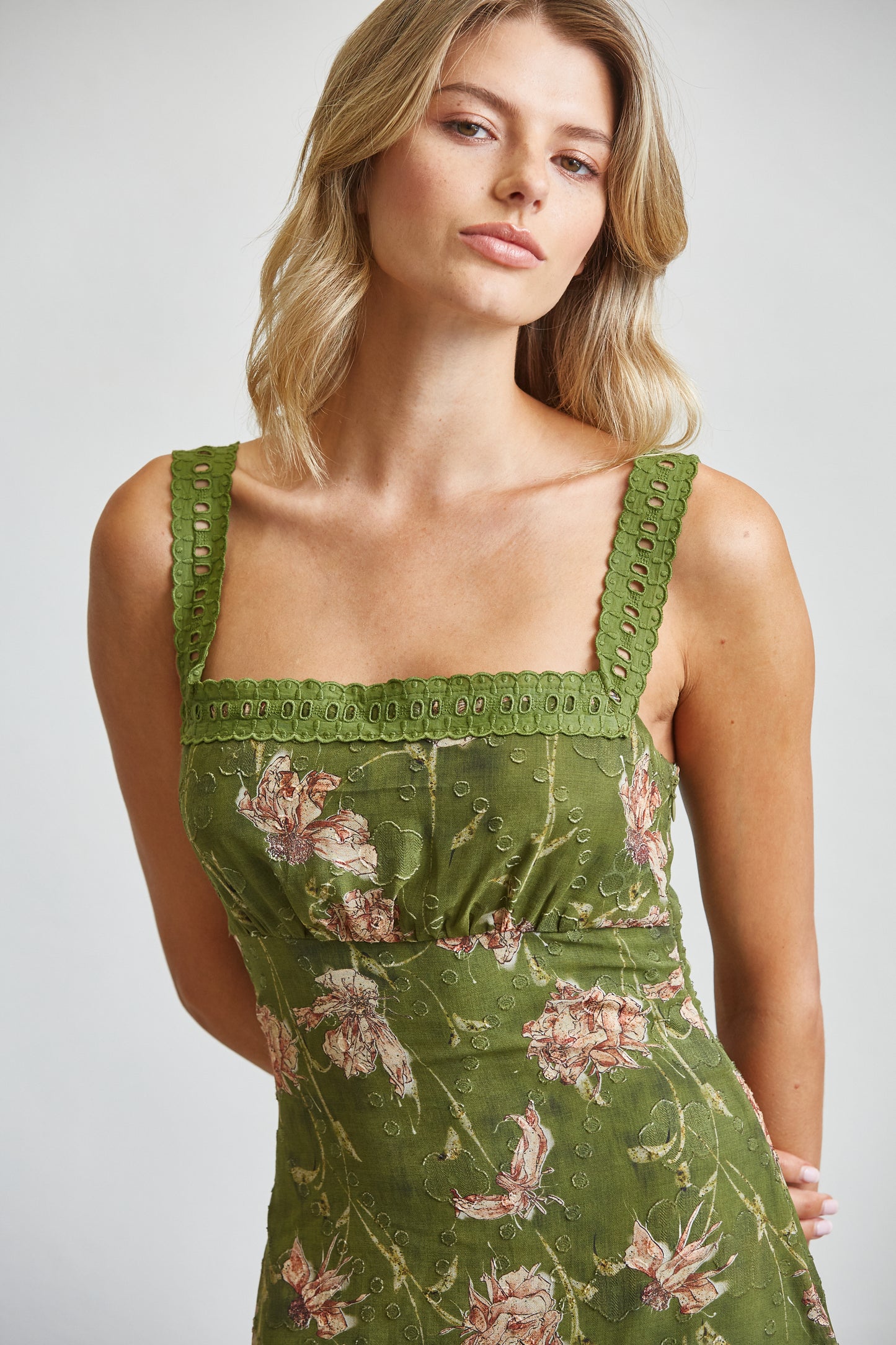FLORAL PRINT CROCHET STRAP MAXI DRESS