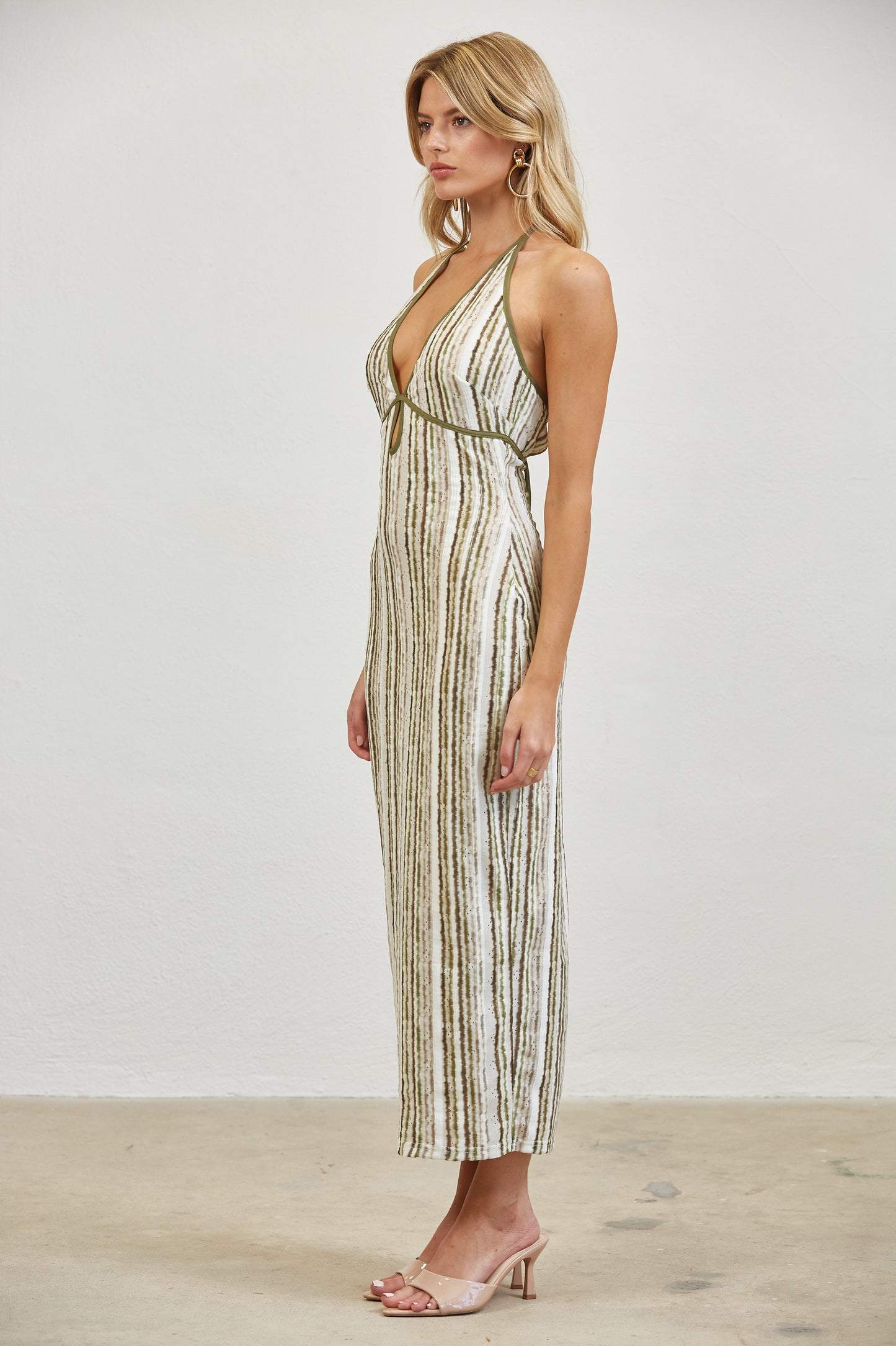 HALTER KEYHOLE TIE BACK MIDI DRESS - RUST