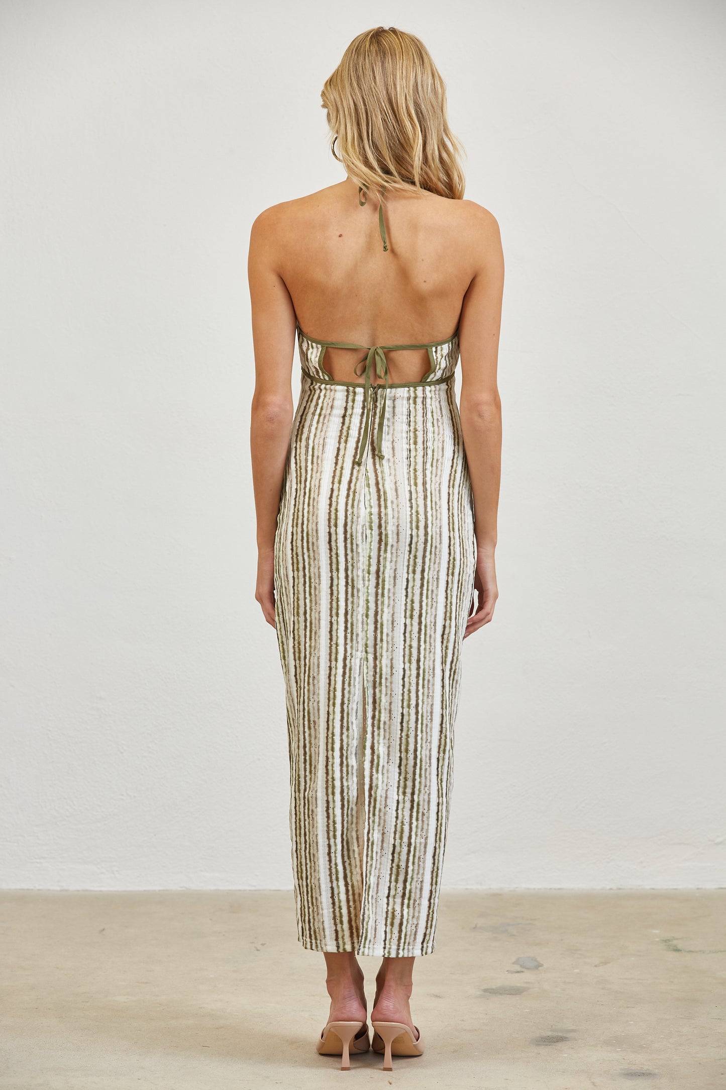 HALTER KEYHOLE TIE BACK MIDI DRESS - RUST