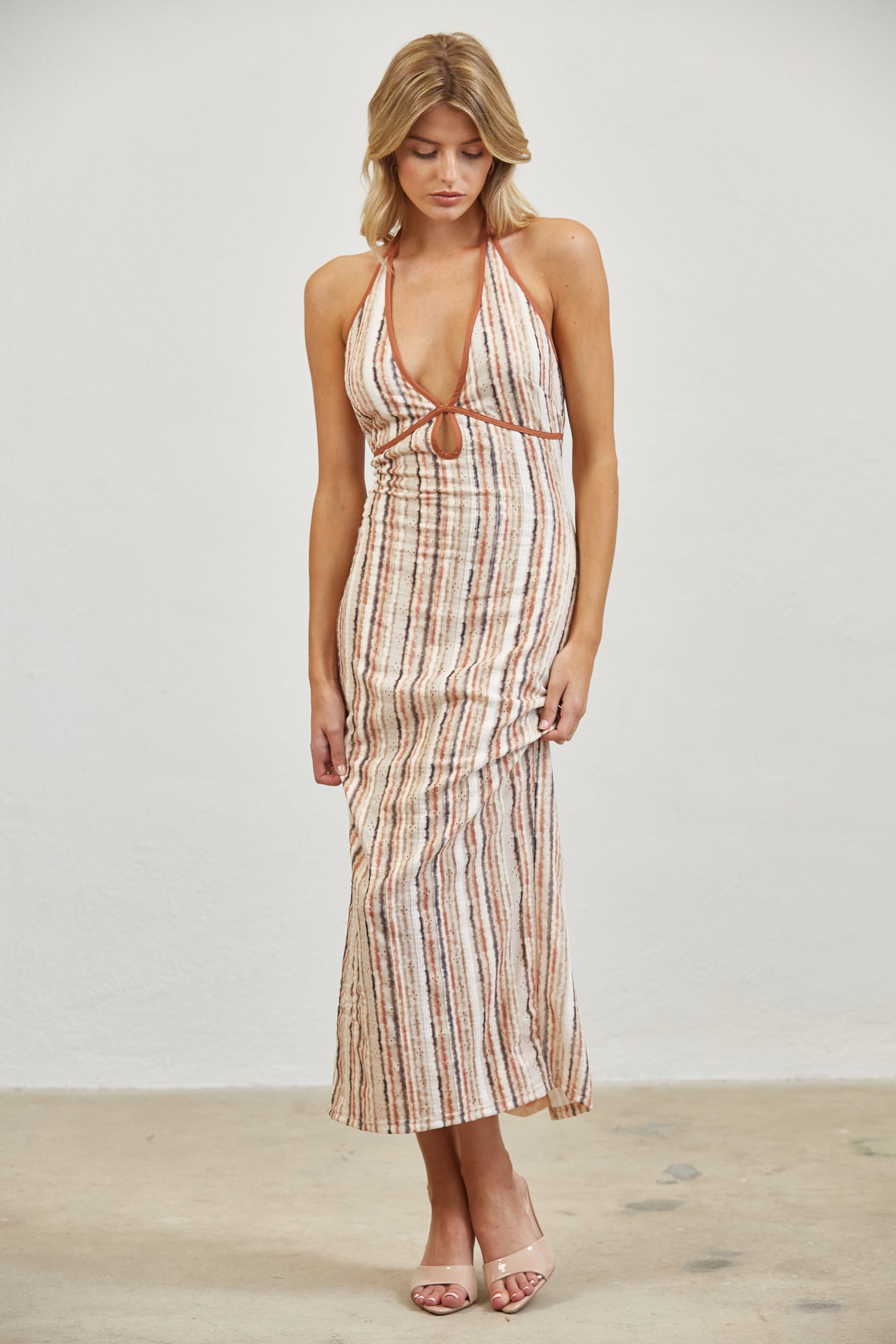 HALTER KEYHOLE TIE BACK MIDI DRESS - RUST