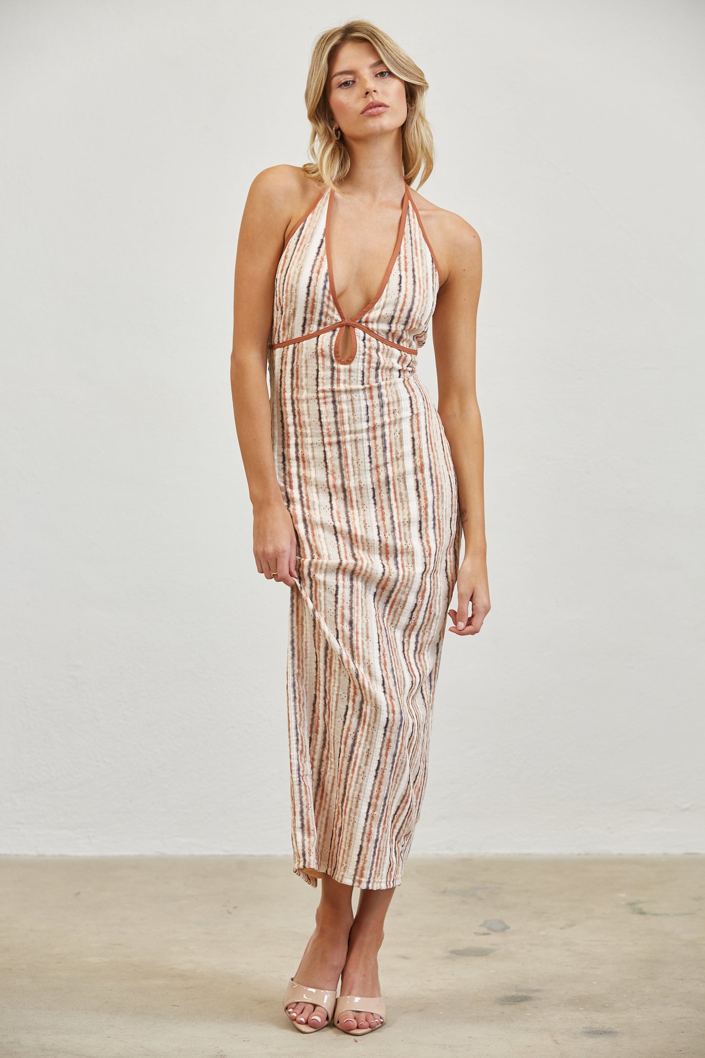 HALTER KEYHOLE TIE BACK MIDI DRESS - RUST