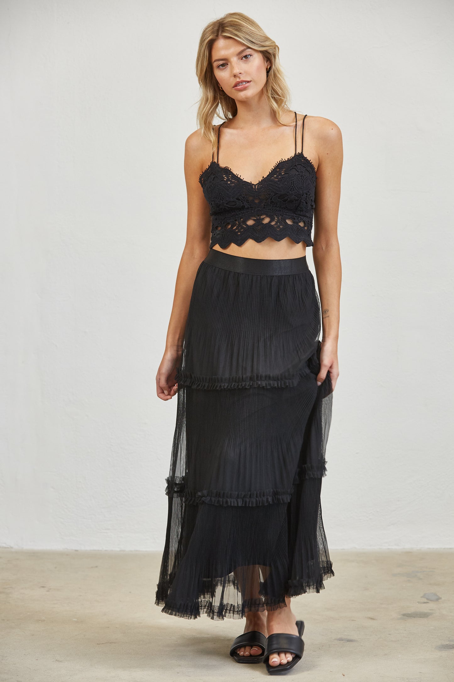 TIERED MESH PLEASTED MAXI SKIRT