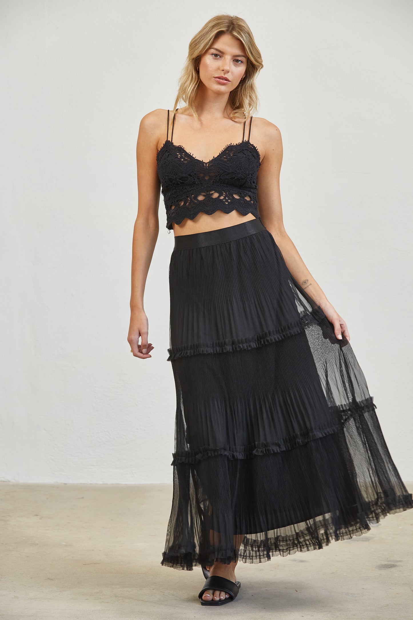 TIERED MESH PLEASTED MAXI SKIRT