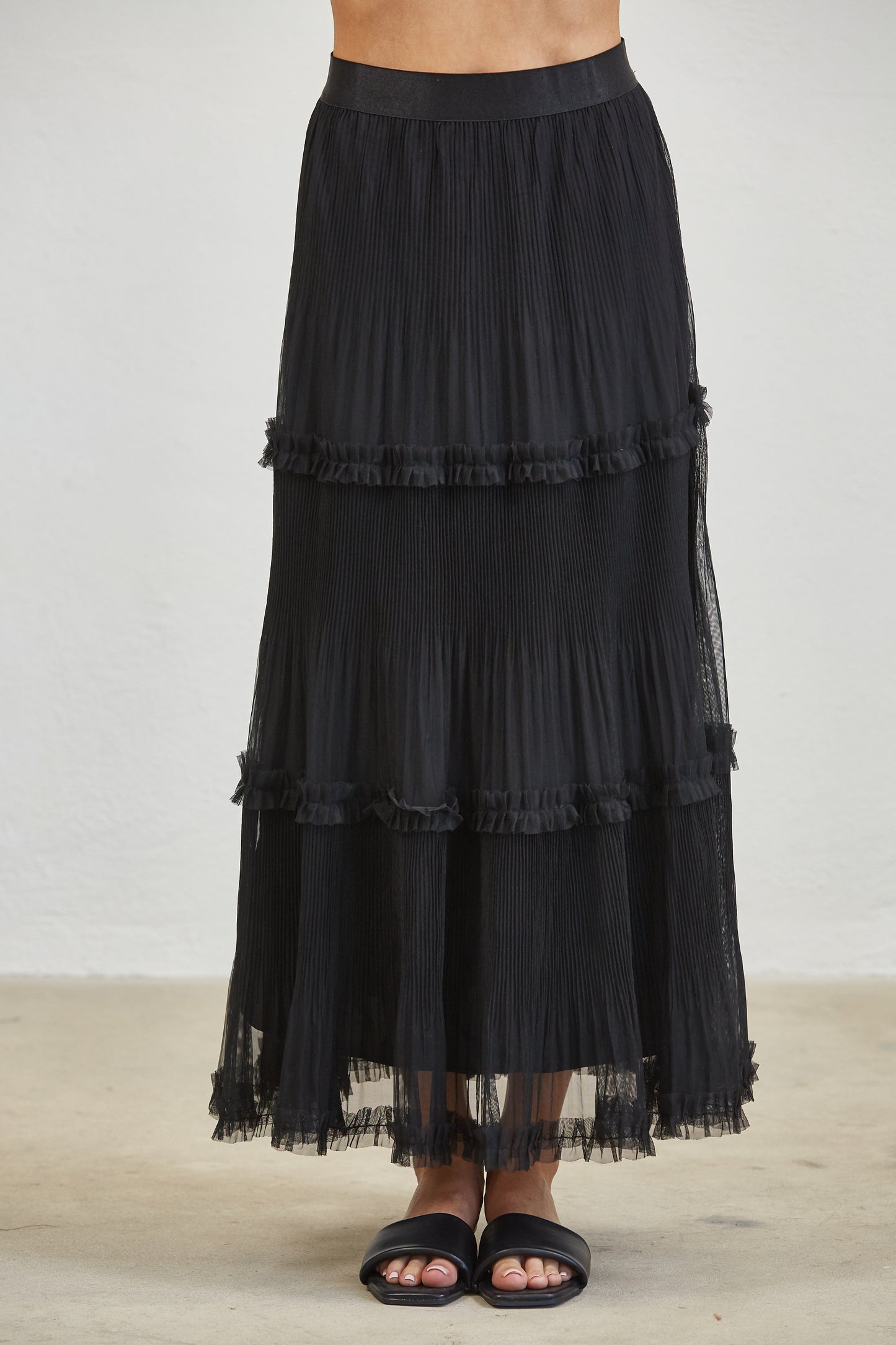 TIERED MESH PLEASTED MAXI SKIRT