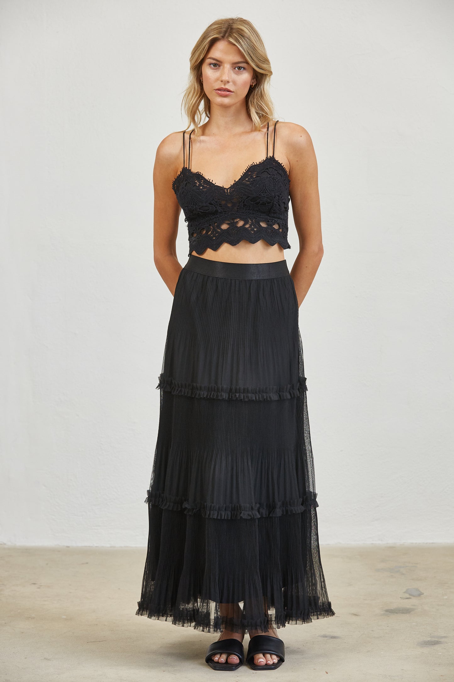 TIERED MESH PLEASTED MAXI SKIRT