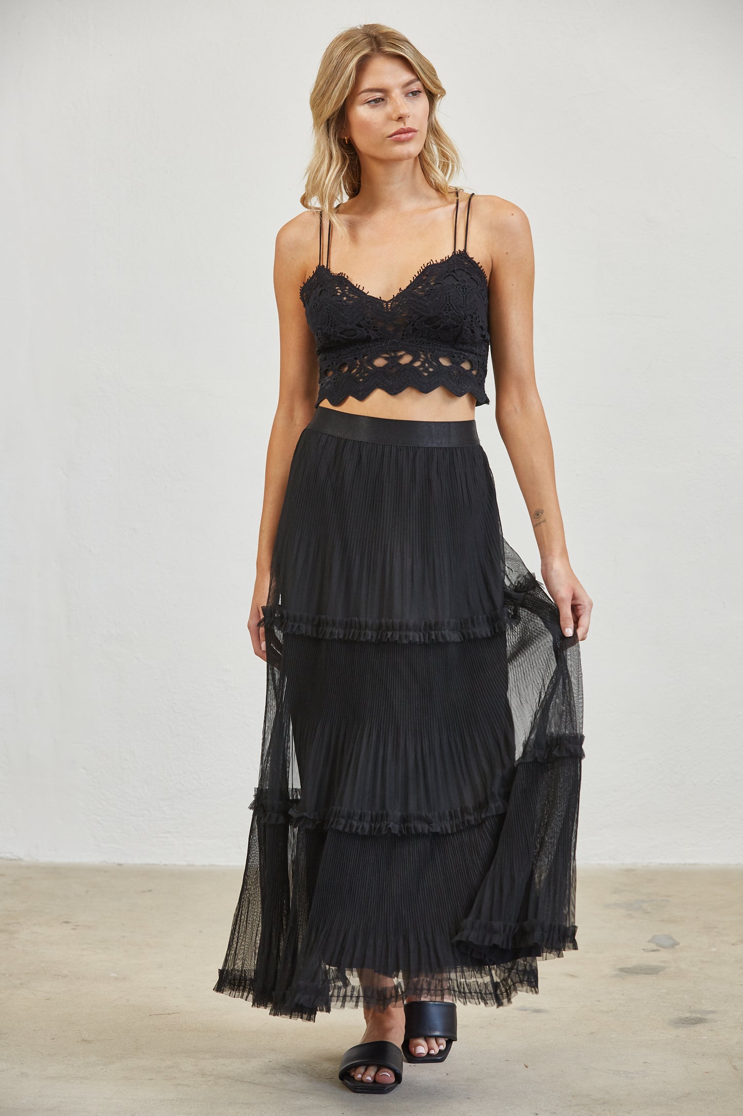 TIERED MESH PLEASTED MAXI SKIRT