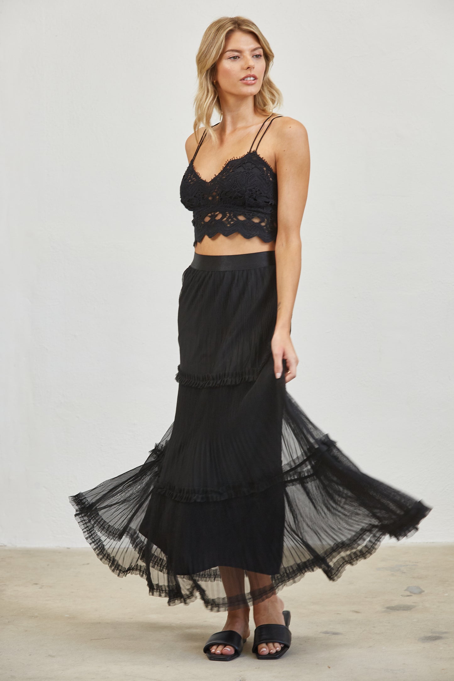 TIERED MESH PLEASTED MAXI SKIRT