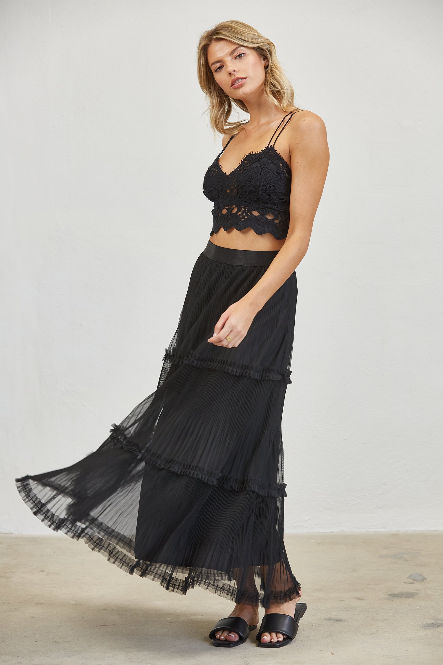 TIERED MESH PLEASTED MAXI SKIRT
