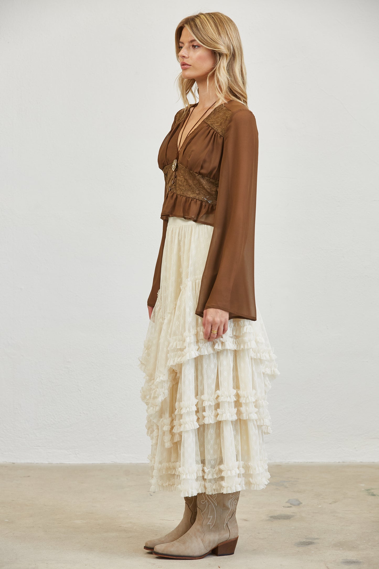 LACE ROMANCE PEPLUM BLOUSE - CHOCOLATE