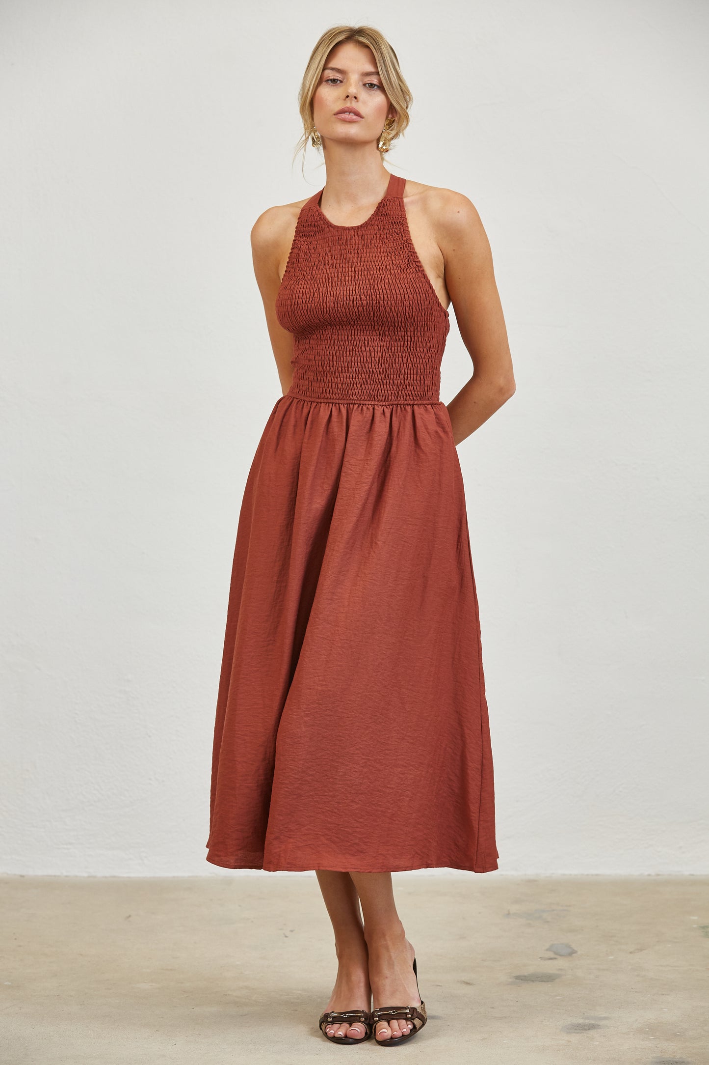 SMOCKED TOP SIDE POCKETS MIDI DRESS - OLIVE