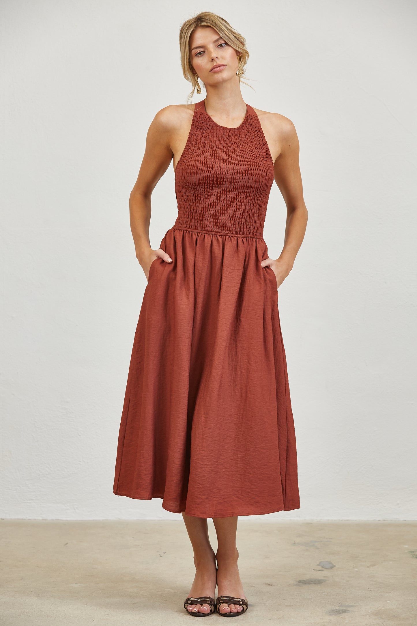 SMOCKED TOP SIDE POCKETS MIDI DRESS - OLIVE