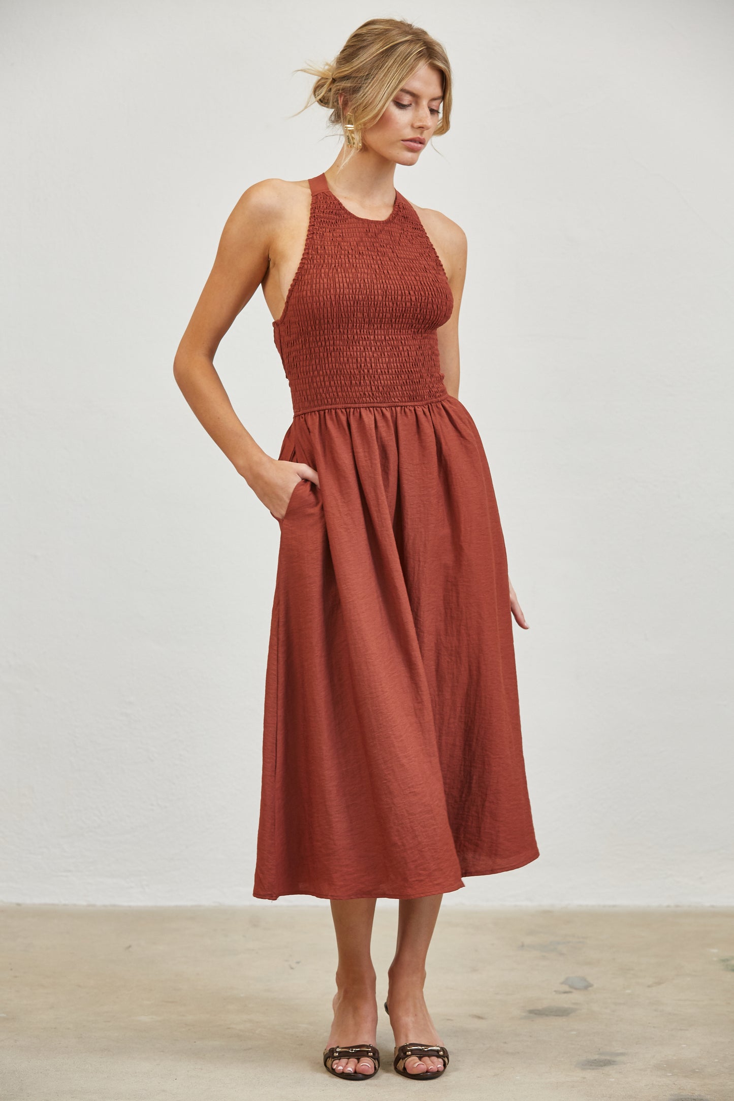 SMOCKED TOP SIDE POCKETS MIDI DRESS - OLIVE