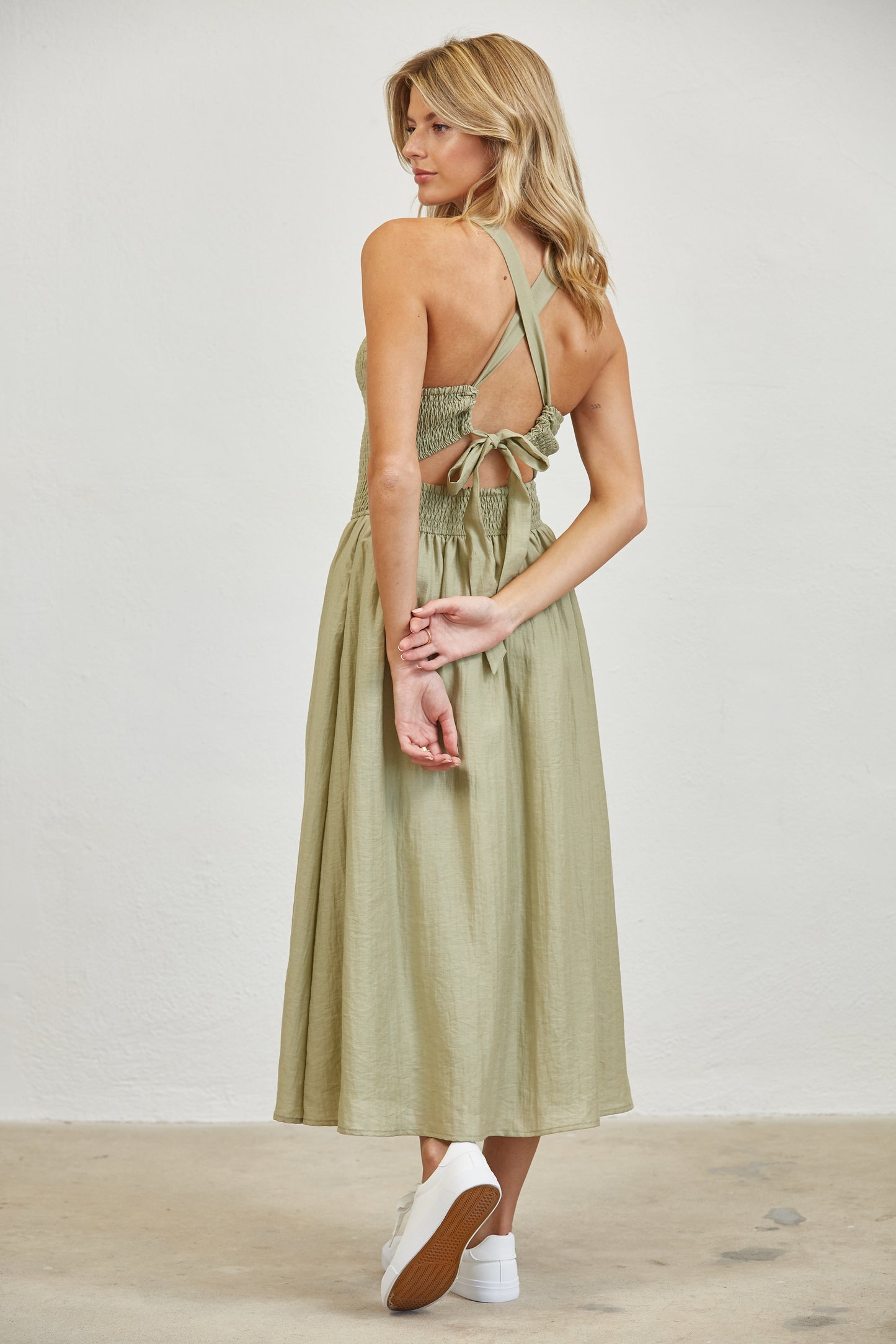 SMOCKED TOP SIDE POCKETS MIDI DRESS - OLIVE