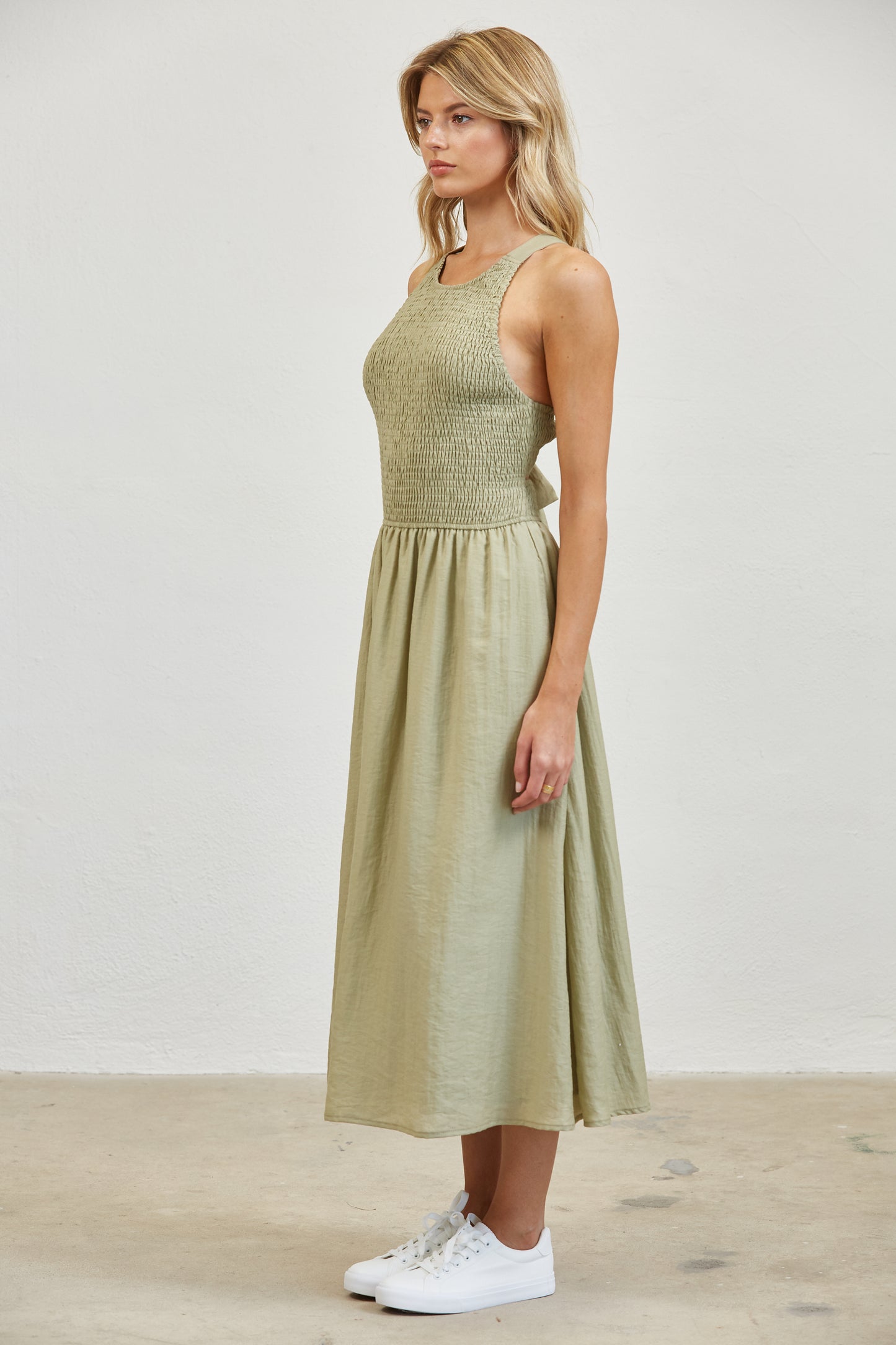 SMOCKED TOP SIDE POCKETS MIDI DRESS - OLIVE