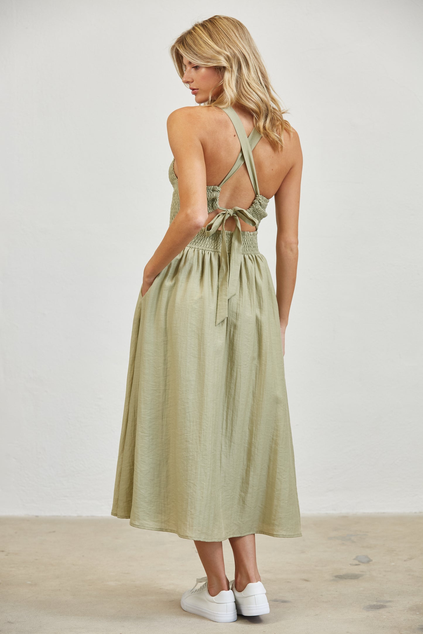 SMOCKED TOP SIDE POCKETS MIDI DRESS - OLIVE