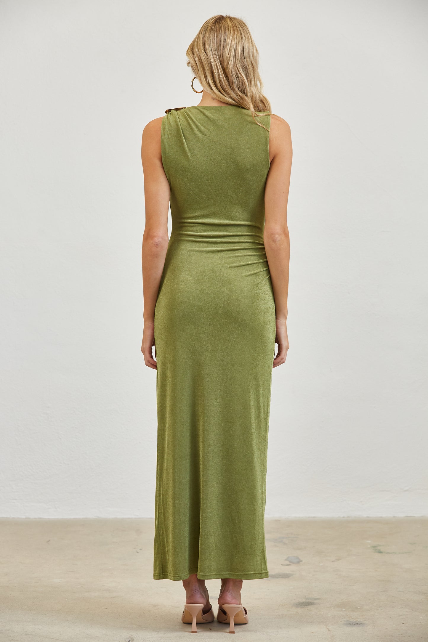 GOLD ACCENT RUCHED MAXI DRESS - WINE