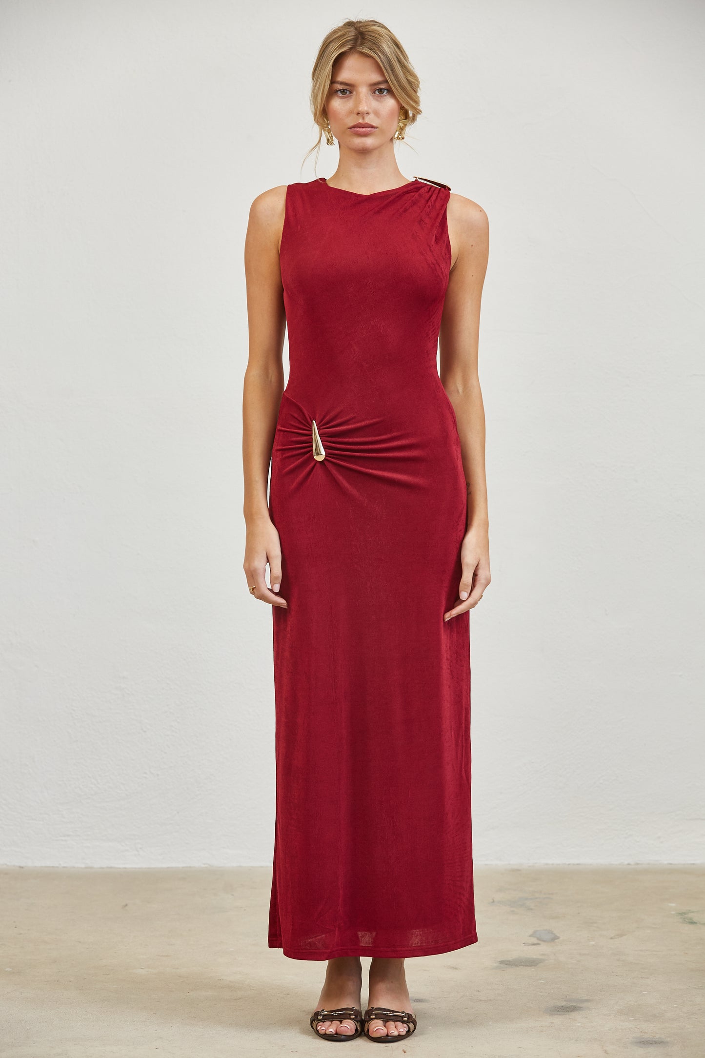 GOLD ACCENT RUCHED MAXI DRESS - WINE