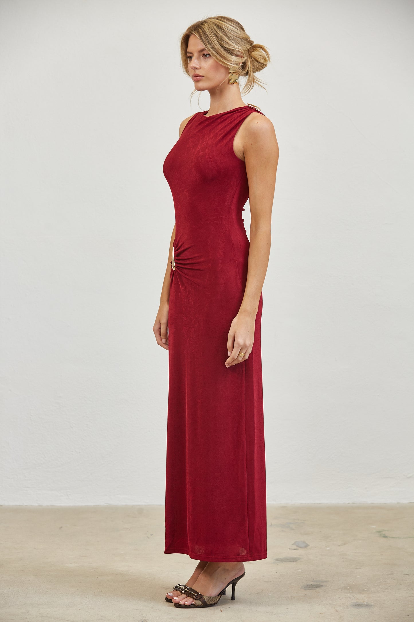 GOLD ACCENT RUCHED MAXI DRESS - WINE
