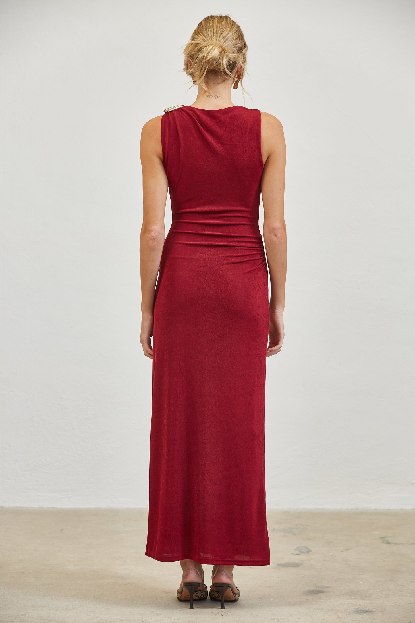 GOLD ACCENT RUCHED MAXI DRESS - WINE