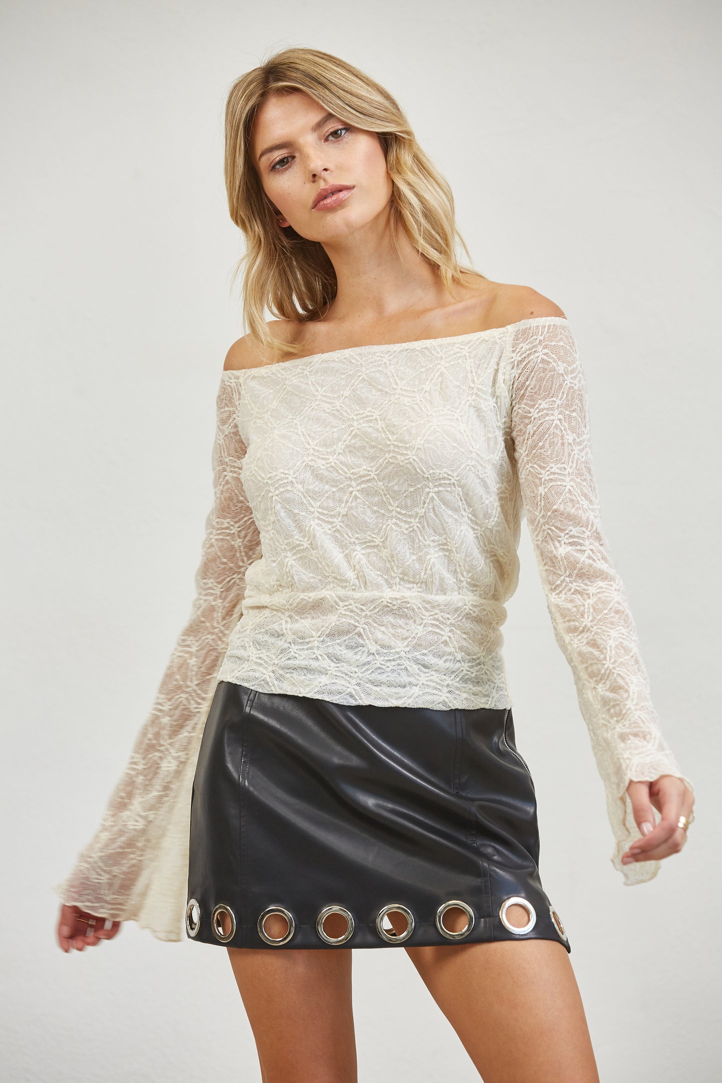 PU GROMMET TRIM MINI SKIRT